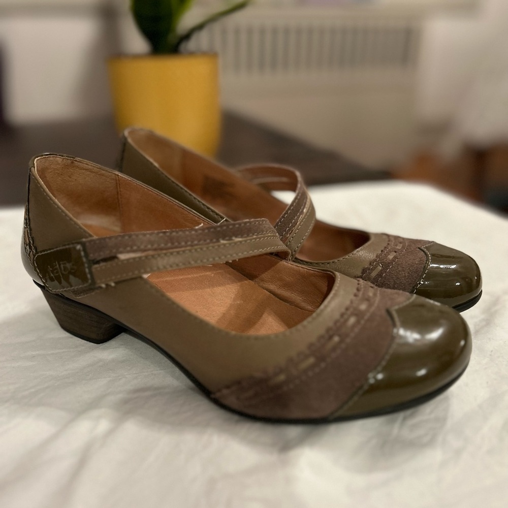 Taos can can mary janes